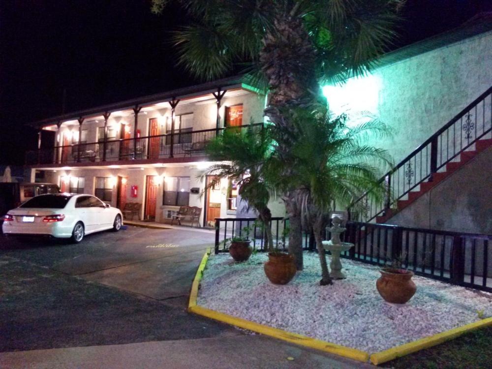 Merida Inn & Suites